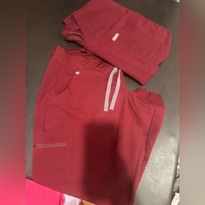 Figs Burgundy Scrub set